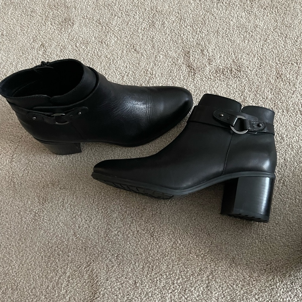 Naturalizer Bootie, Leather Upper, Side Zipper Ru… - image 2